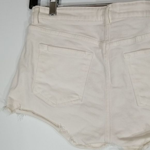 H&M White Jean Shorts Size 8 Womens White Distressed 5 Pocket Raw Hemm - Picture 7 of 8